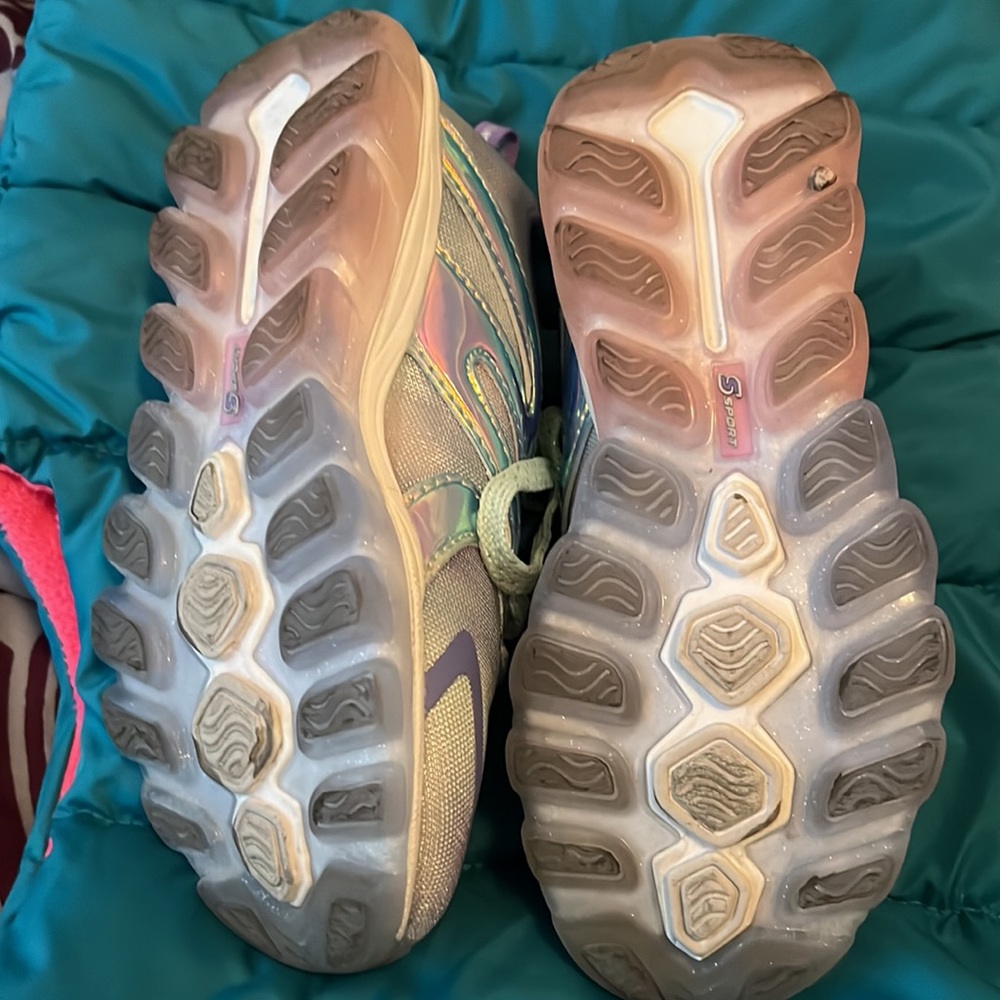 Sketchers sport girls tennis shoes - Picture 5 of 8